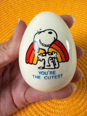 Vintage 1970's PEANUTS Snoopy Ceramic egg "You're the Cutest"